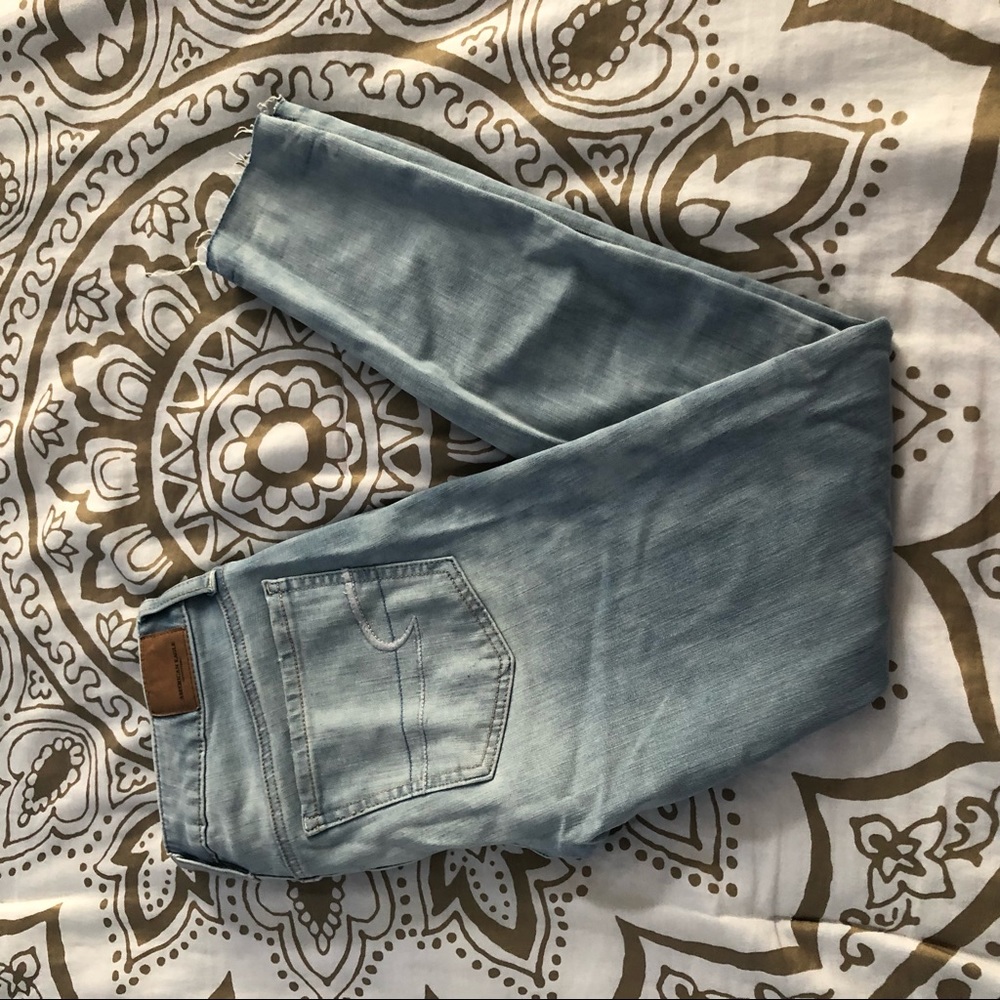 AE LIGHT WASH RIPPED JEANS - Picture 6 of 8